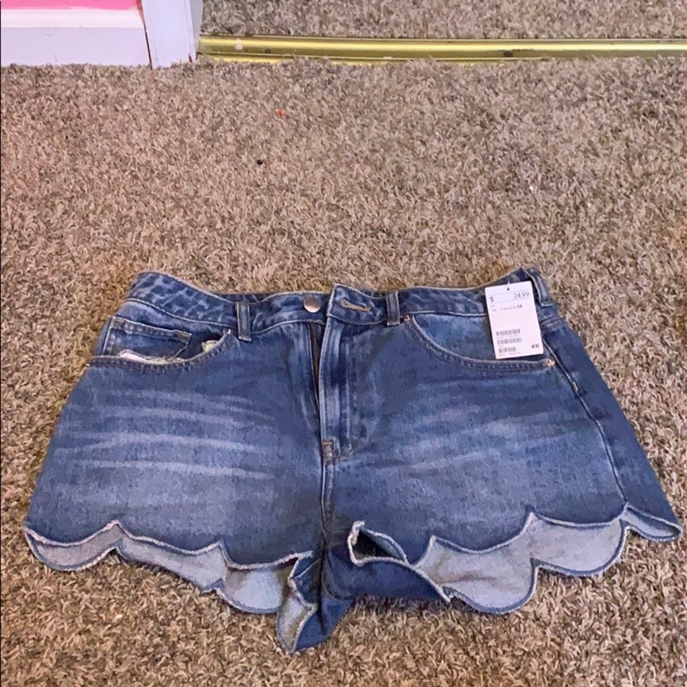 H&M scalloped shorts
